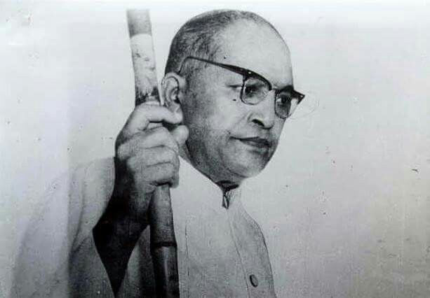 डॉ. बाबासाहेब आंबेडकर नागपूर येथील दीक्षाभूमी सोहळ्यात विचाराच्या मनस्थितीत- Itihasika07 