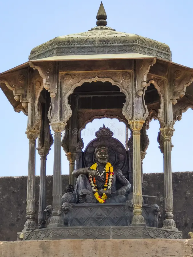 chhatrapati-shivaji-maharaj-raigad-fort छत्रपती शिवाजी महाराजांचा स्मारक – लष्करी नेतृत्व आणि स्वराज्याचे प्रतीक