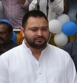 लालू प्रसाद याधव यांचे सुपुत्र तेजस्वी यादव ( Tejashwi yadav ),
Attribution: Information and Public Relations Department, Government of Bihar