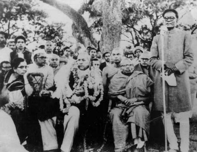 डॉ. बाबासाहेब आंबेडकर यांनी सारनाथ ला दिलेली भेट,
image by: wikimedia 